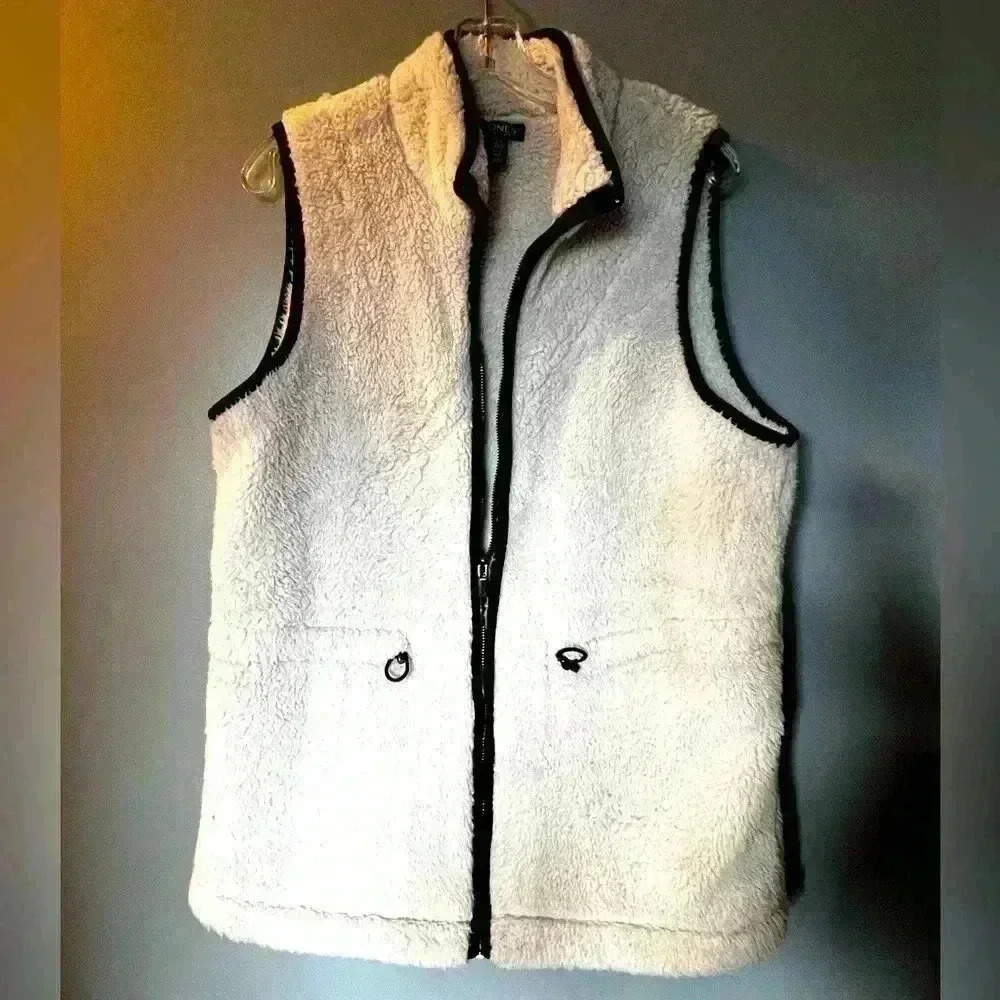 Jones New York Gray Fuzzy Sherpa Vest With Black Trim. Women's Sz‎ M